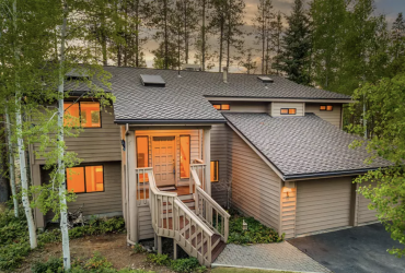 Private Sunriver Retreat with 3 Ensuite Bedrooms, Spacious Decks & Peaceful Wooded Setting